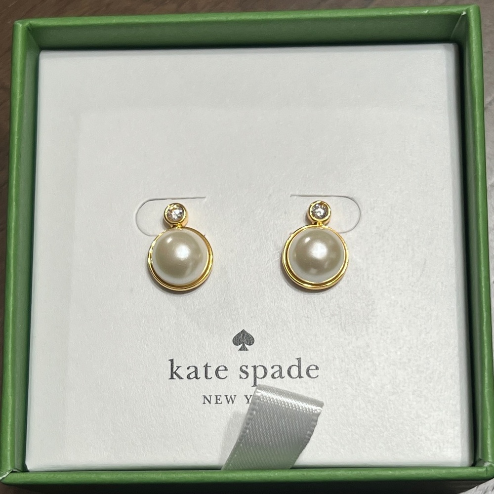 ♠️Kate Spade "Rise and Shine" pearl studs.
